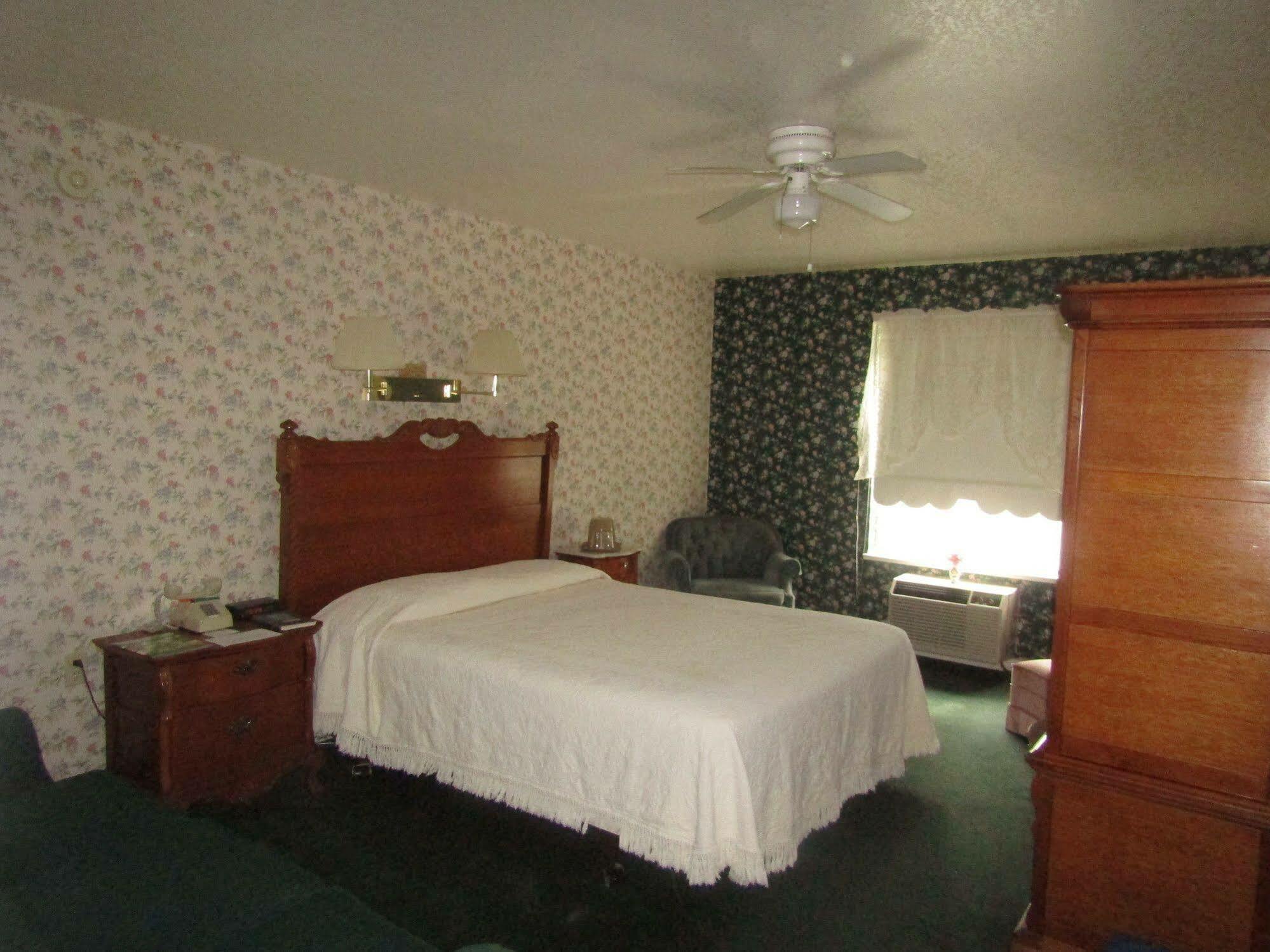 Step Back Inn Aztec Extérieur photo